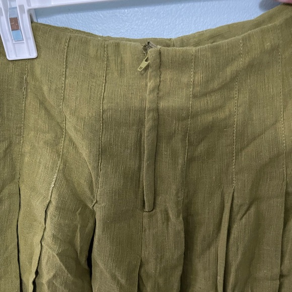 H&M pleated olive skirt - Picture 3 of 5